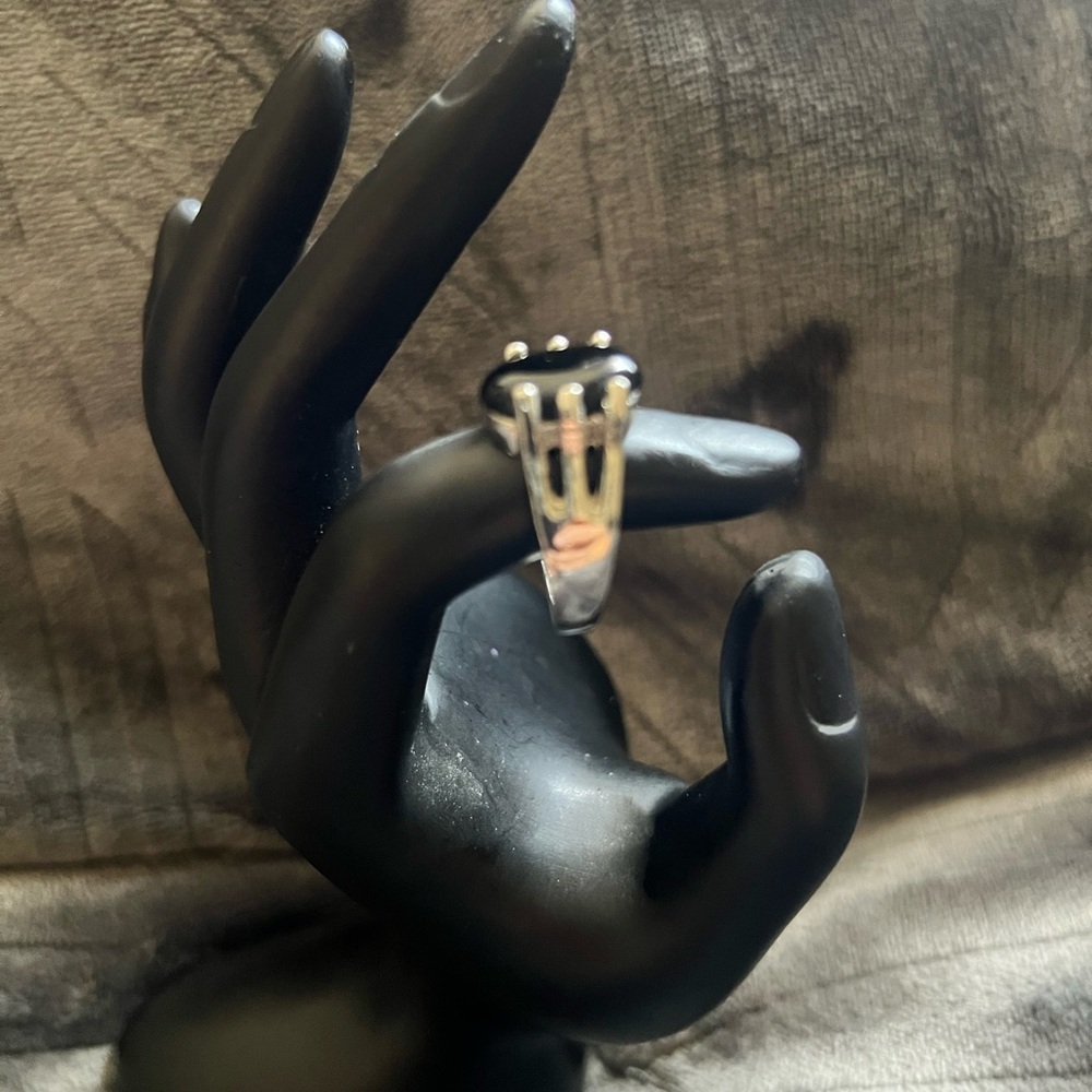 Stylish Silver Ring with Black Oval Stone - Picture 5 of 8